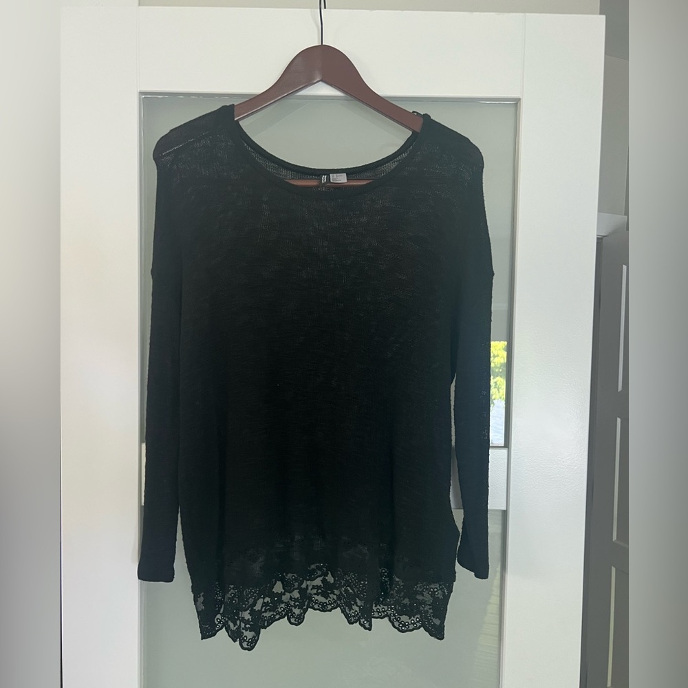 Black light weight sweater